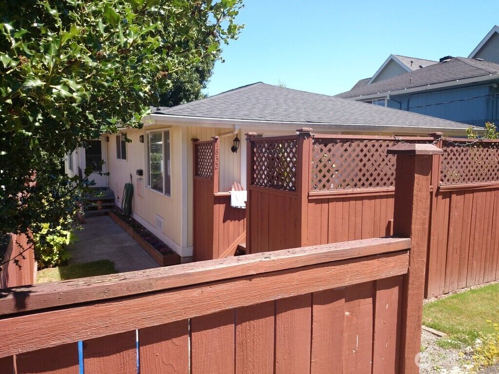 Property Photo: 1832 27th Avenue WA 98122
