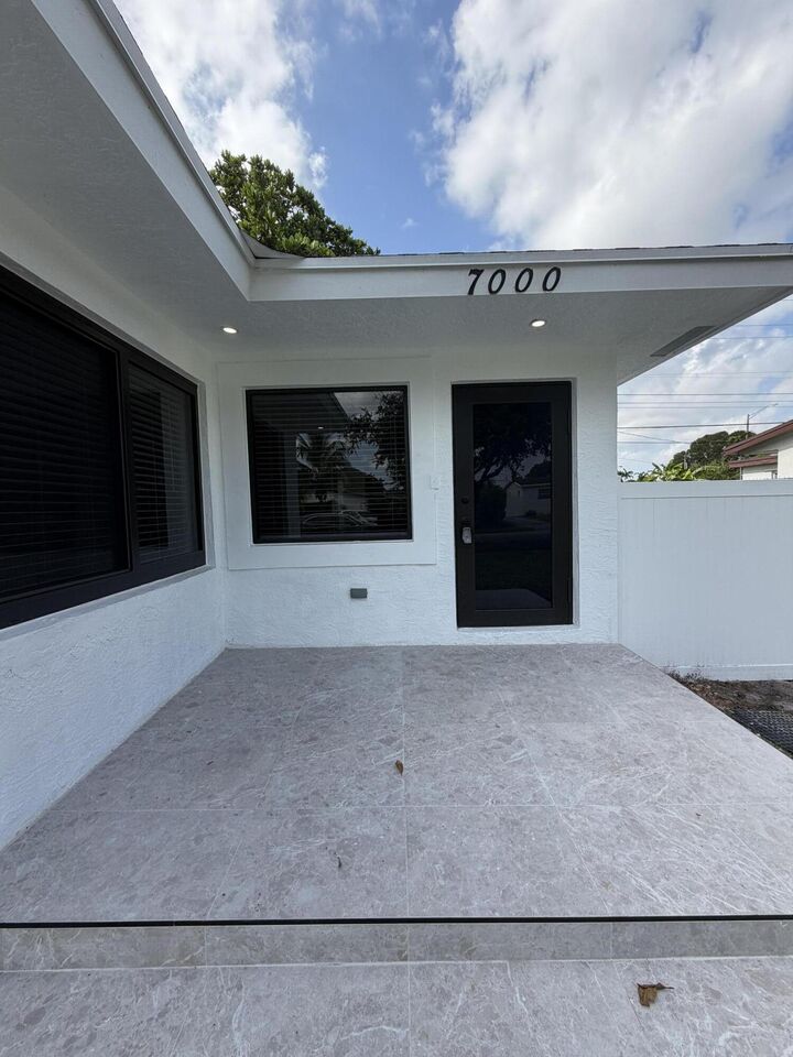 Property Photo: 7000 Tyler Street FL 33024