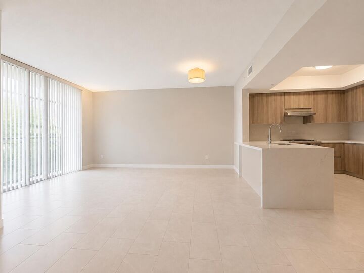 Property Photo:  410 Evernia Street 506  FL 33401 