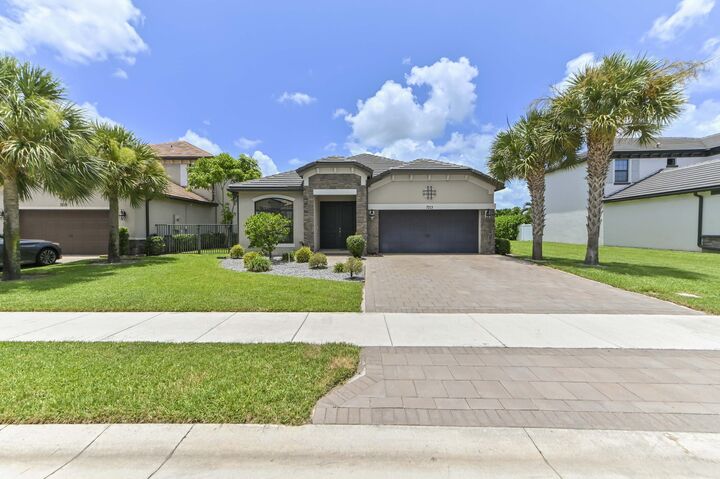 Property Photo:  7213 Sandgrace Lane  FL 33463 