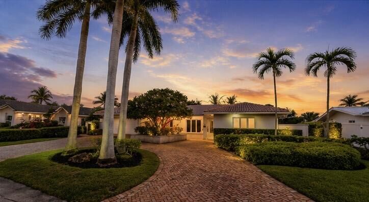 Property Photo: 4220 NE 26th Avenue FL 33064
