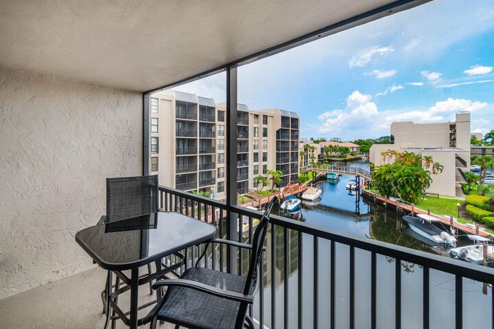 Property Photo:  4 Royal Palm Way 4020  FL 33432 