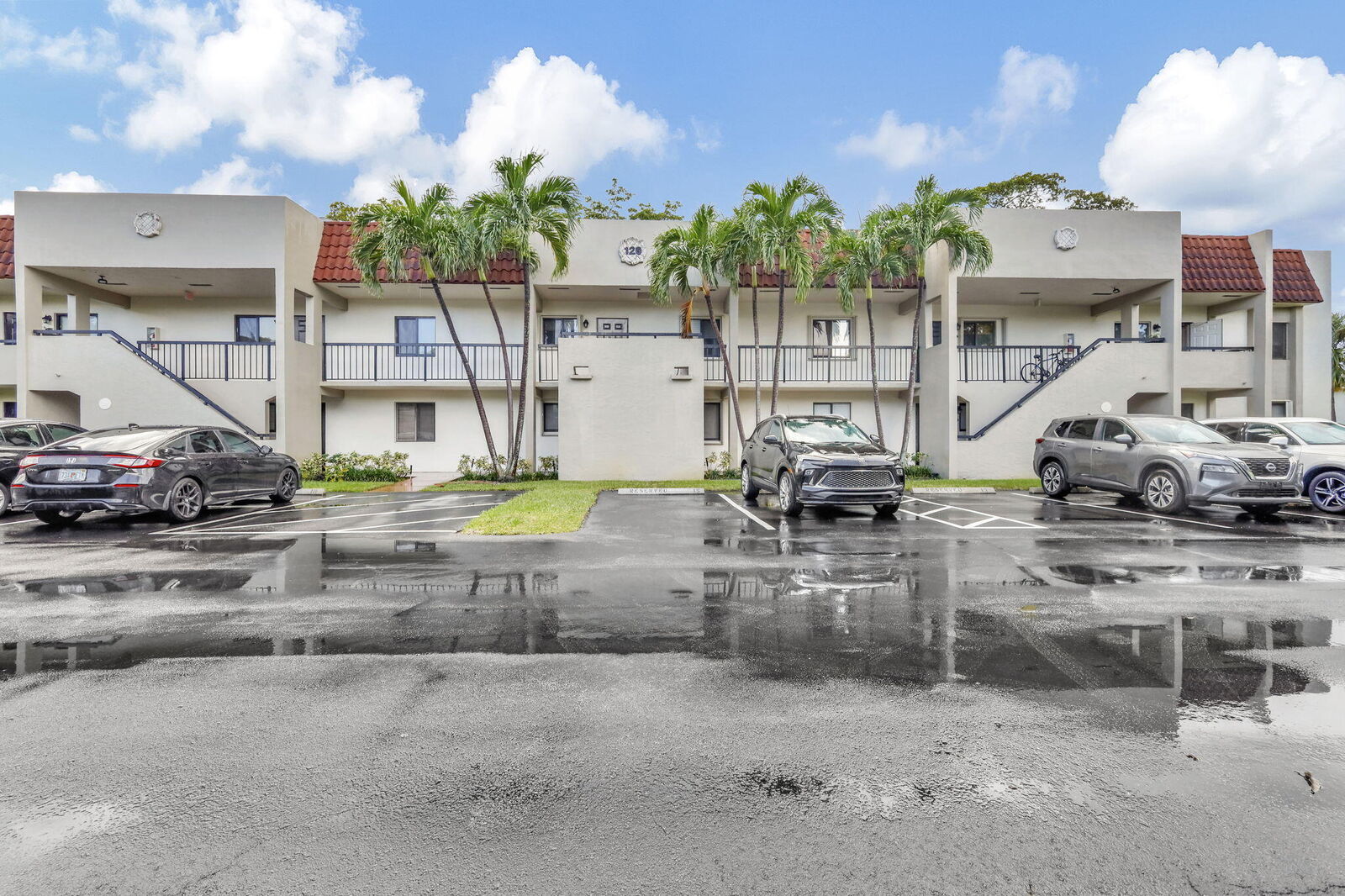 Property Photo:  120 NW 70th Street 0103  FL 33487 