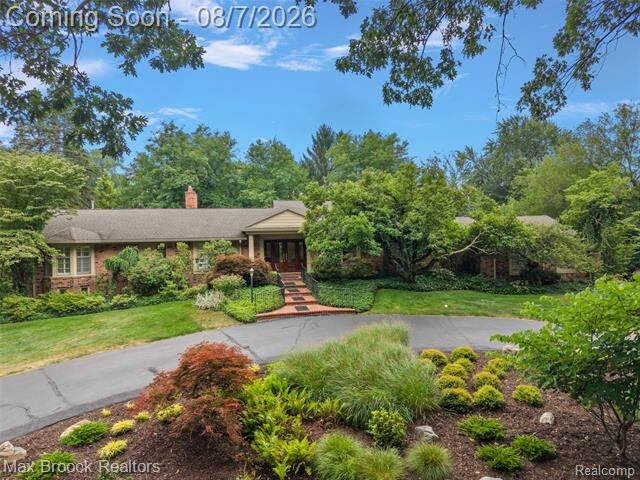 Property Photo:  645 Lone Pine Road  MI 48304 