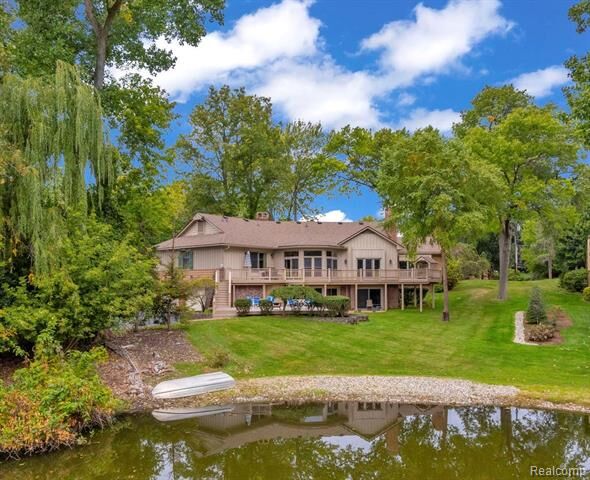 Property Photo: 1887 Harvest Lane MI 48302