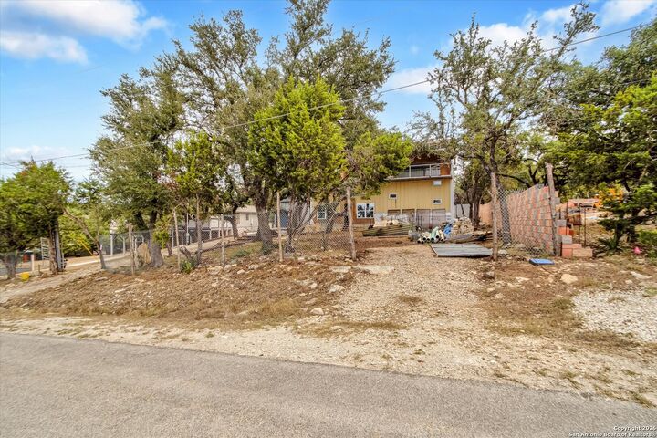 Property Photo: 324 Doe Ln TX 78133