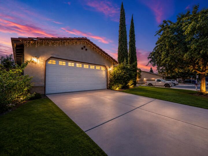 Property Photo: 1860 Shamrock Court CA 93280