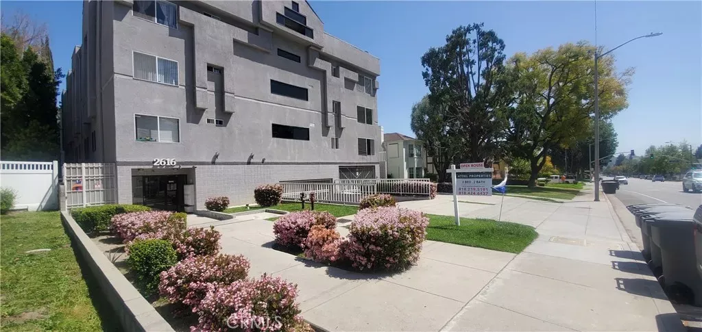 Property Photo: 2616 Canada 302 CA 91208