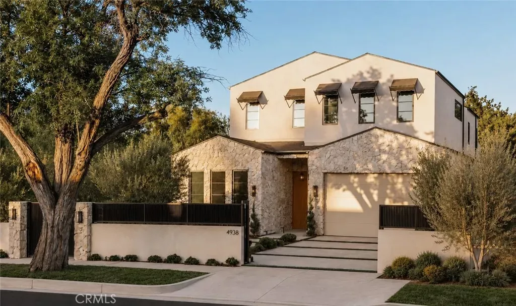Property Photo: 4940 Hesperia Ave CA 91316