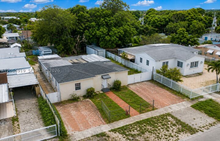 Property Photo:  580 SE 2nd St  FL 33010 