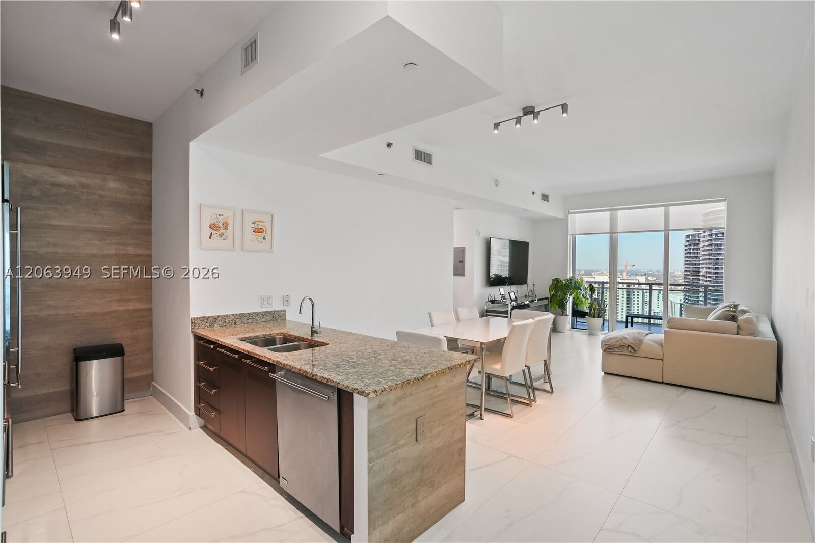 Property Photo:  950 Brickell Bay Dr 4101  FL 33131 