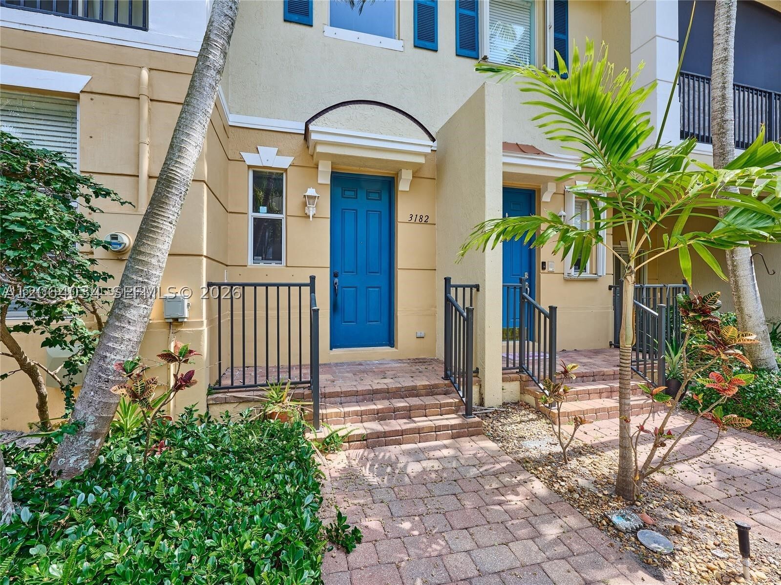 Property Photo: 3182 N Greenleaf Cir FL 33426