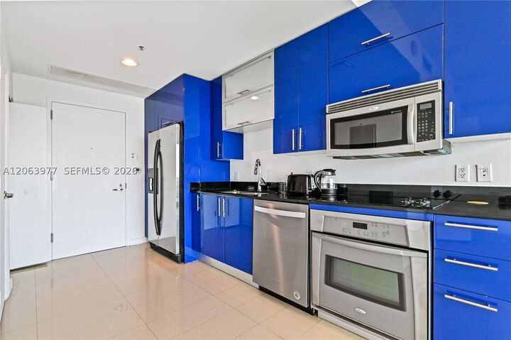 Property Photo:  60 SW 13th St 1619  FL 33130 