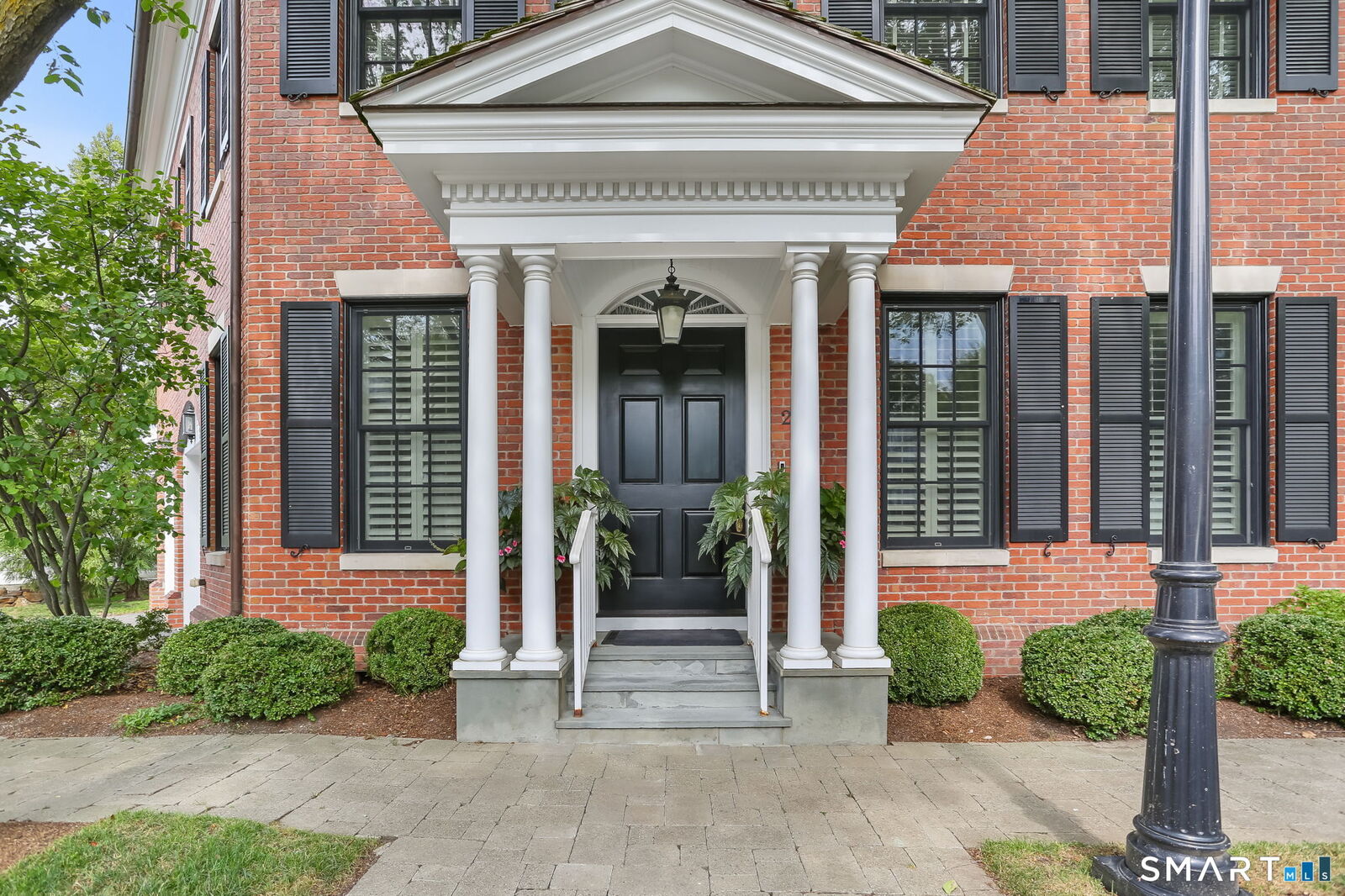 Property Photo:  2 Elmwood Drive 2  CT 06890 