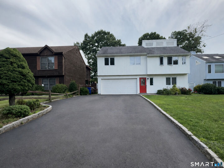 Property Photo:  9 Oakledge Circle  CT 06854 