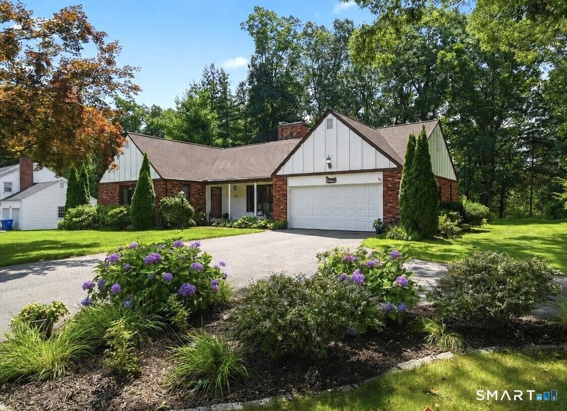 Property Photo:  322 Carriage Drive  CT 06033 