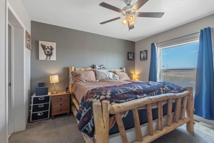 Property Photo:  1002 S Dover Rd  WA 99022 