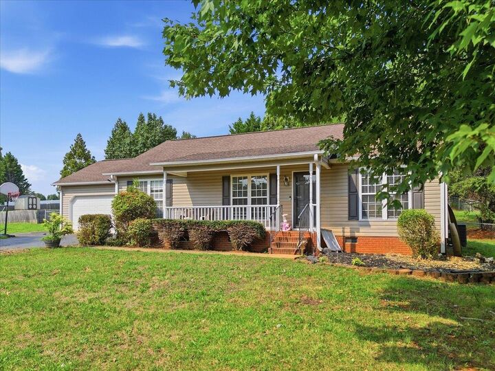 Property Photo: 113 Beaver Creek Drive SC 29323