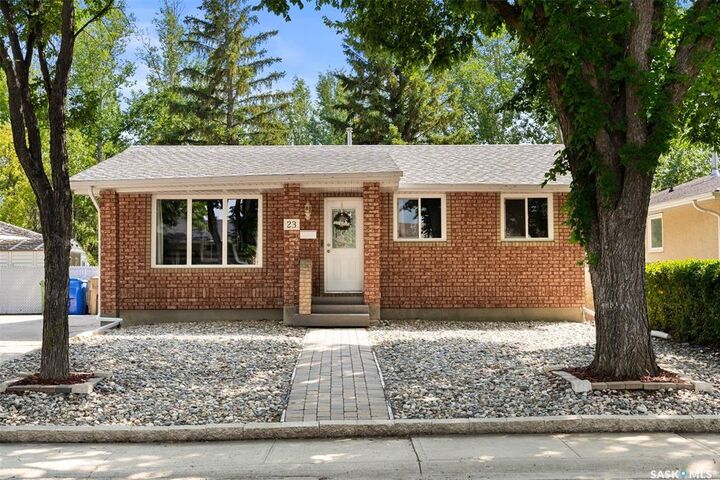 Property Photo:  23 Price Crescent  SK S4R 6R7 