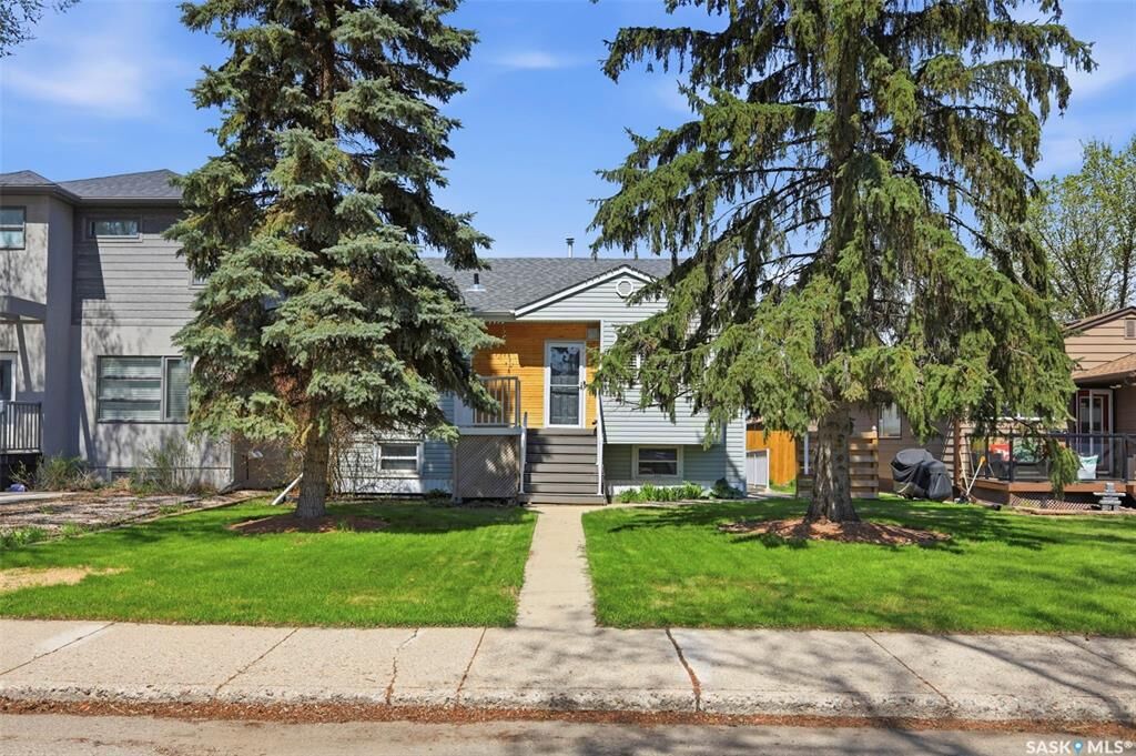 Property Photo: 816 Empress Street SK S7K 0Y4