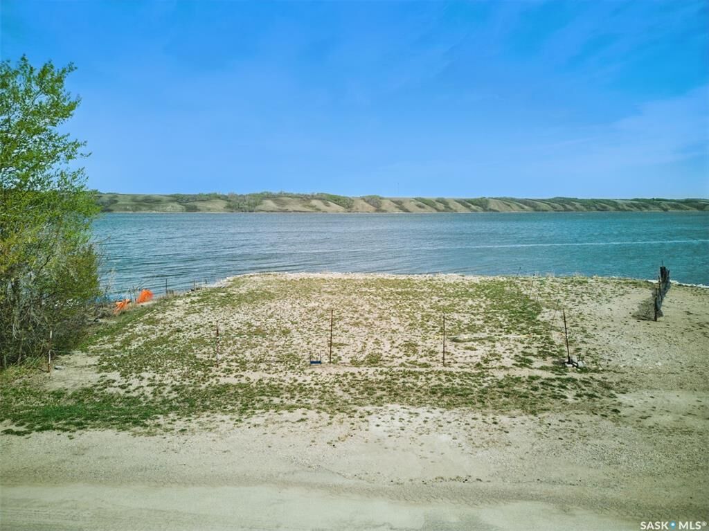 Property Photo:  100 Maclachlan Avenue  SK S0K 4T1 