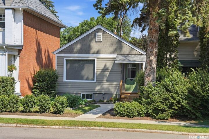 Property Photo:  1021 12th Street E  SK S7H 0C9 