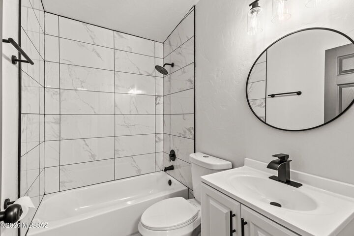 Property Photo: 827 E Lester Street AZ 85719