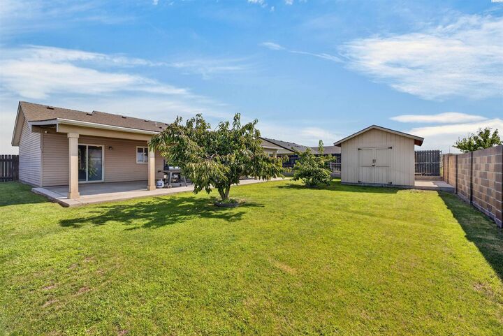 Property Photo:  2534 E Helena St  WA 99301 
