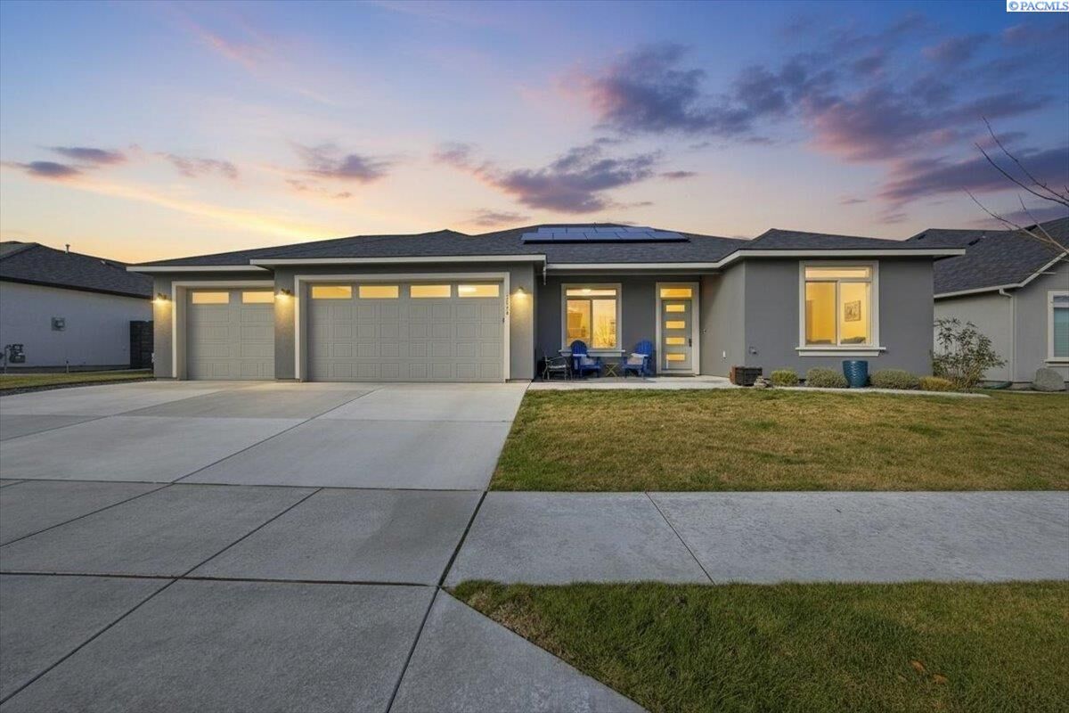 Property Photo: 3016 S Harrison St WA 99338