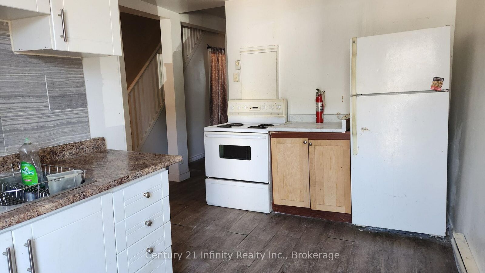 Property Photo:  134 Simcoe Street S 2  ON L1H 4G9 