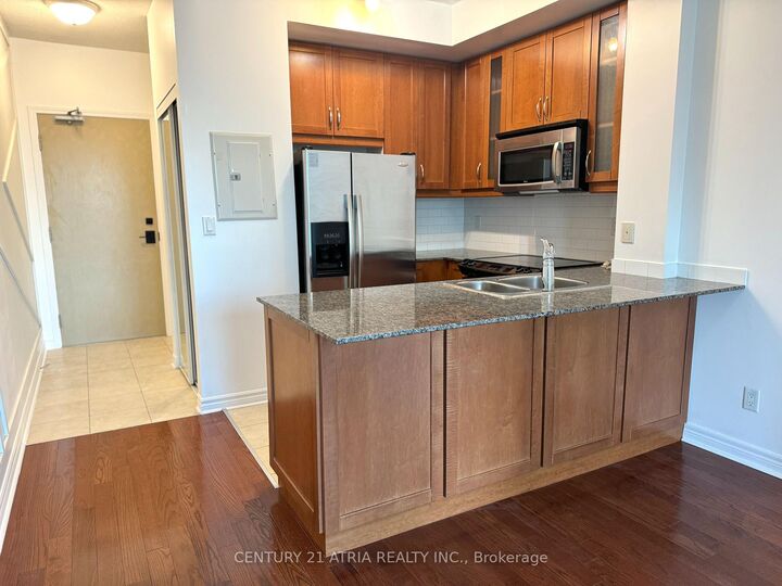 Property Photo: 18 Holmes Avenue 1006 ON M2N 0E1
