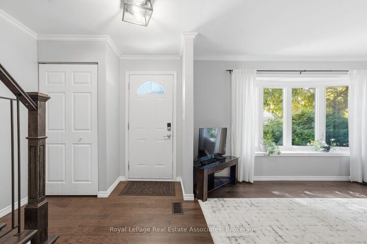 Property Photo:  2 Wedgewood Avenue  ON L8K 5L8 