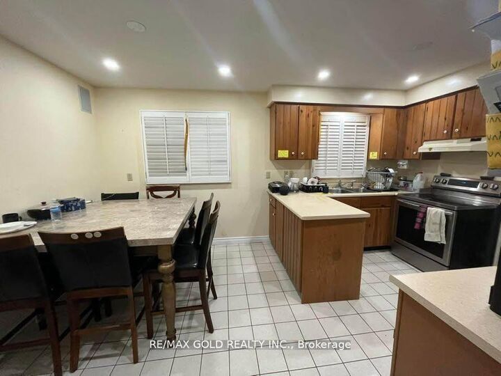 Property Photo: 36 Windmill Boulevard ON L6Y 3E4