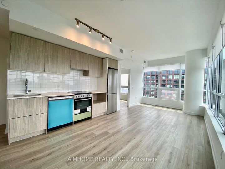 Property Photo: 395 Bloor Street E 4902 ON M4W 1H7