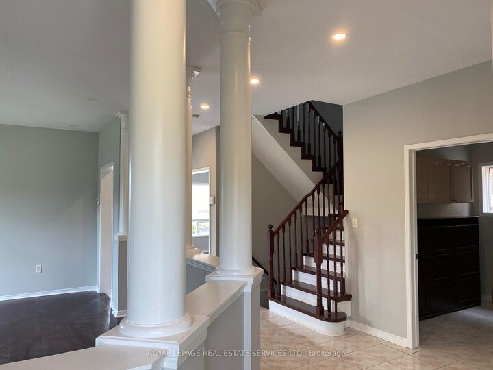 Property Photo:  2362 Woodridge Way  ON L6H 6S3 