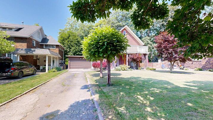 Property Photo: 4 Farley Place ON N5R 3E5