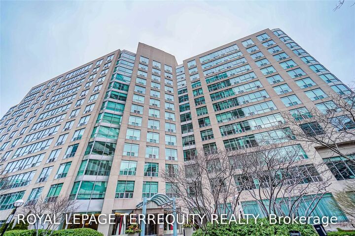 942 Yonge Street 319 — photo 1