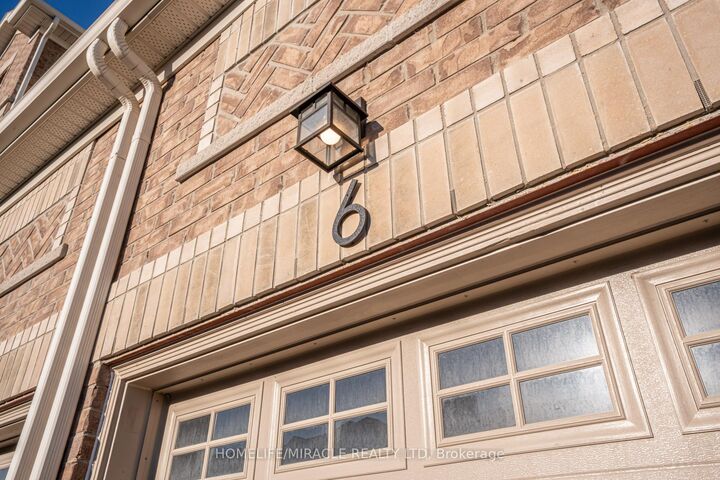 Property Photo:  6 Pumpkin Corner Crescent  ON L9J 0T6 