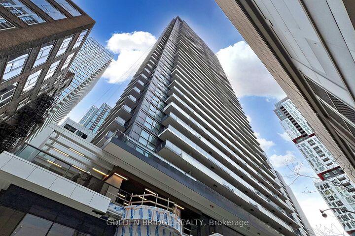 38 Widmer Street 4211 — photo 1
