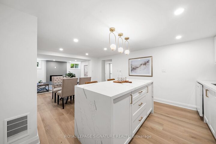 Property Photo:  247 Kathryn Crescent Lower  ON L3Y 1L9 