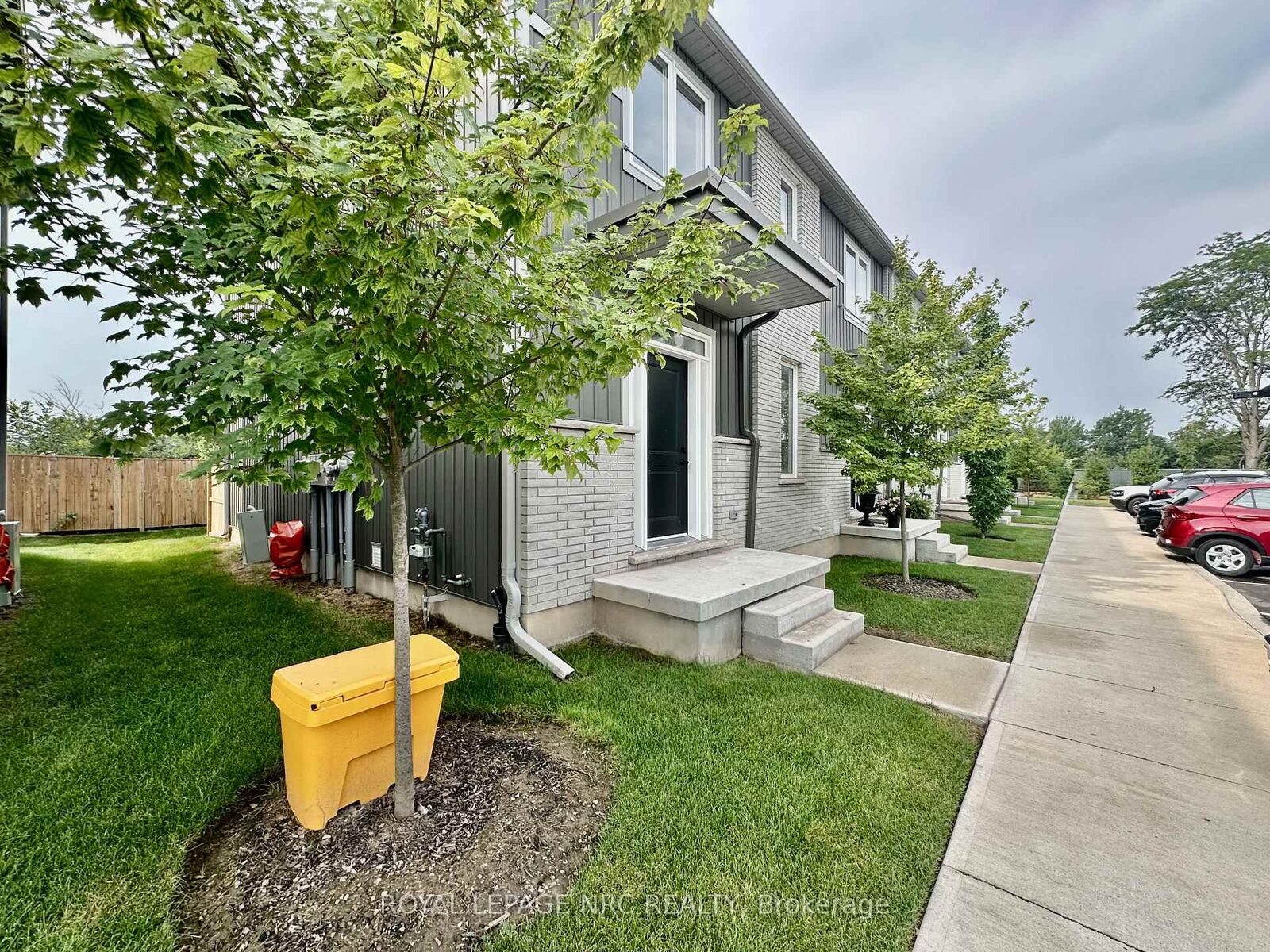 Property Photo: 121A Moffatt Street 21 ON L2P 0G4