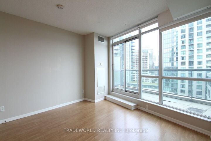 Property Photo: 219 Fort York Boulevard 807 ON M5V 1B1