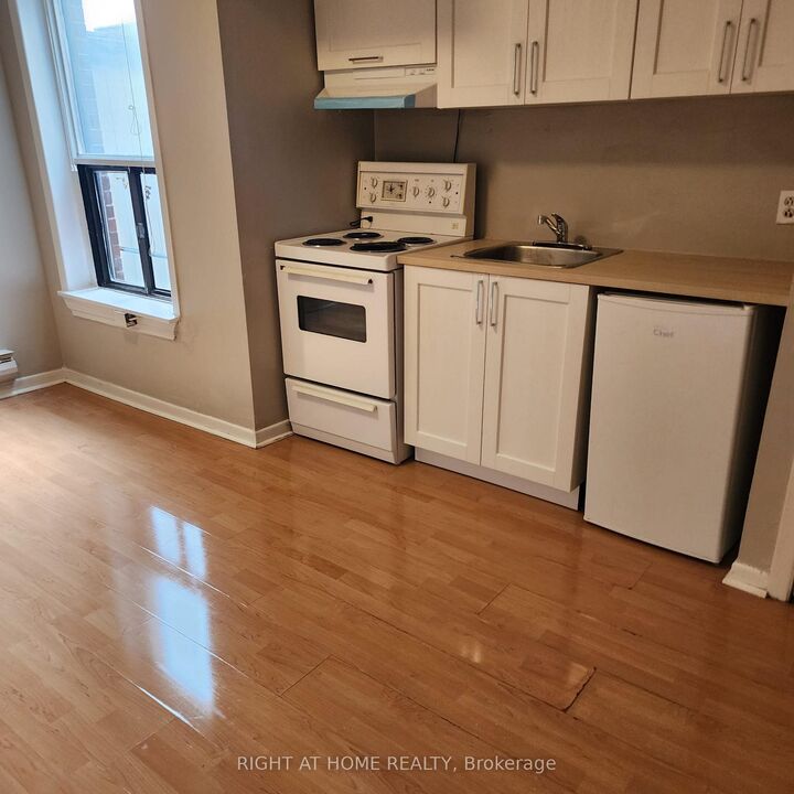 Property Photo: 27 Hamilton Street #202 ON M4M 2C6