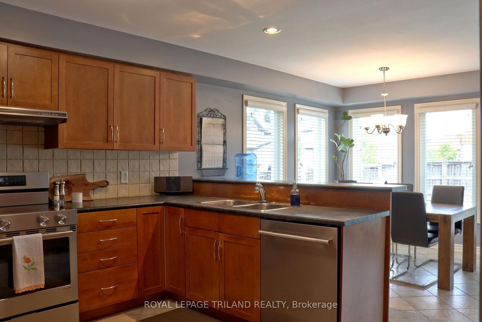 Property Photo: 1842 Gough Avenue ON N5X 4P6
