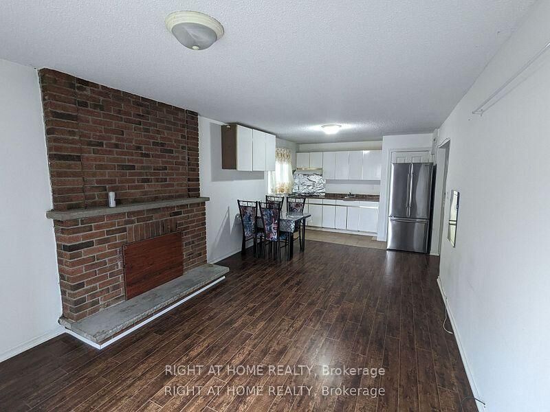 Property Photo: 877 Thistle Down Circle Lower ON L5C 3K5