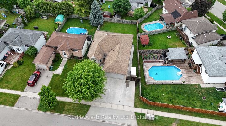 Property Photo:  54 Pebble Beach Court  ON N4S 8X2 