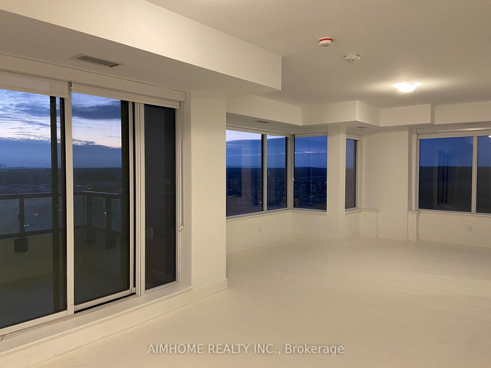 Property Photo:  2481 Taunton Road 902  ON L6H 3R7 