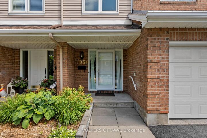 Property Photo:  1831 Summerfields Crescent  ON K1C 7B8 