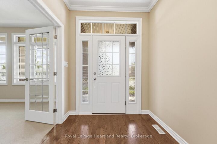 Property Photo: 518 Blue Jay Drive 18 ON N5X 0E4