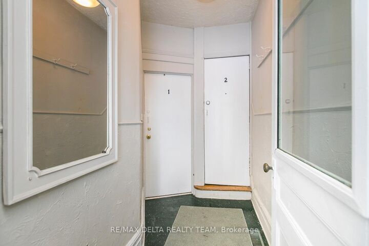 Property Photo:  27 Perkins Street  ON K1R 7G4 